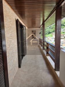 2 Casas muradas e independentes com quintal, podendo expandir, no bairro Chácara Flora, Petrópolis RJ