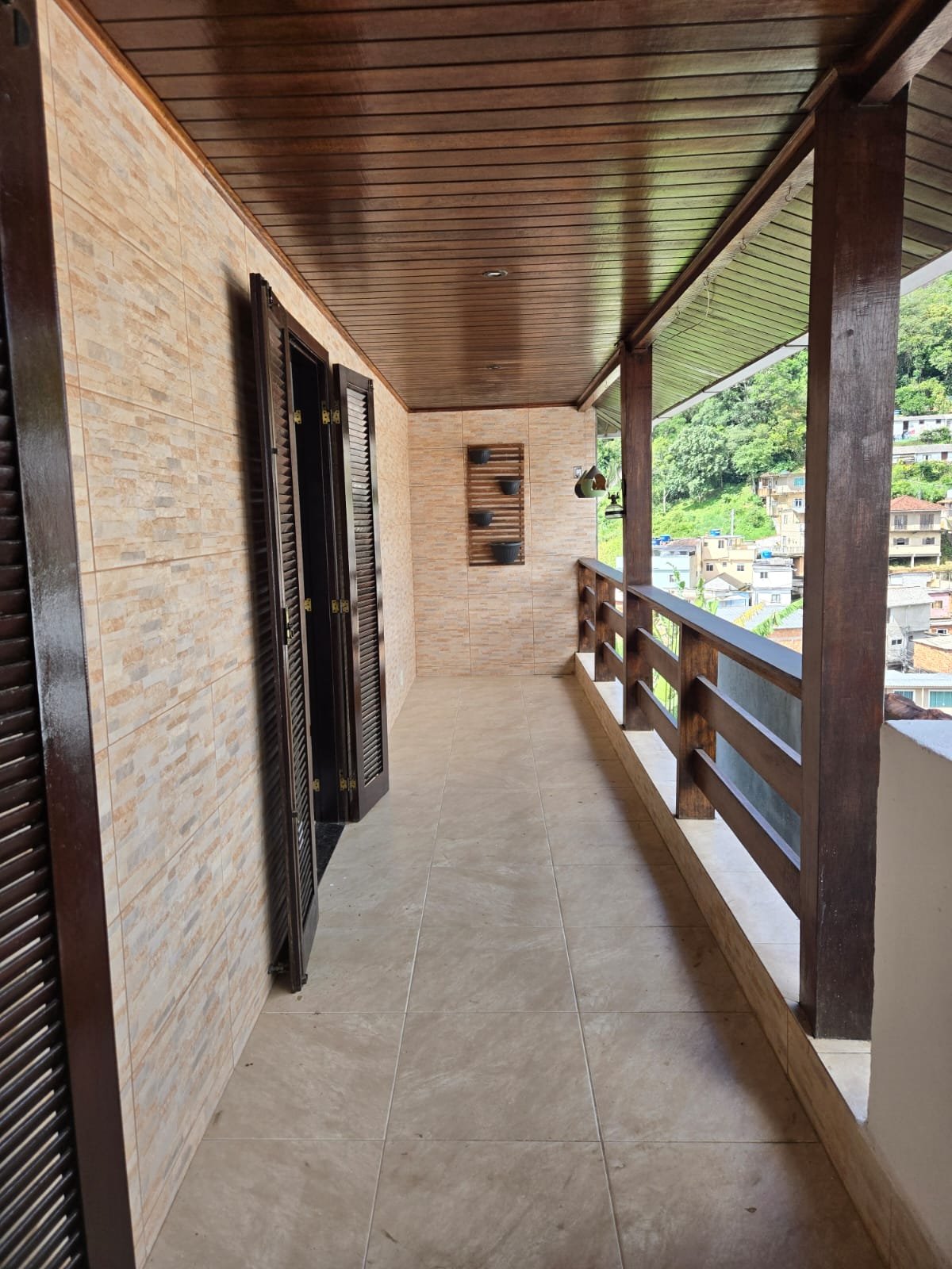 2 Casas muradas e independentes com quintal, podendo expandir, no bairro Chácara Flora, Petrópolis RJ