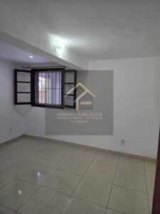 2 Casas muradas e independentes com quintal, podendo expandir, no bairro Chácara Flora, Petrópolis RJ
