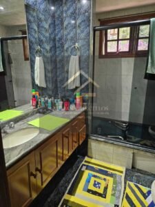 Linda Casa em 2 pavimentos com uma área edificada de 378,42 M² em Araras, Petrópolis, RJ