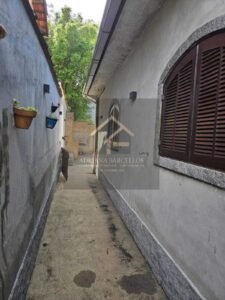 2 Casas muradas e independentes com quintal, podendo expandir, no bairro Chácara Flora, Petrópolis RJ