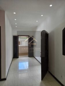 2 Casas muradas e independentes com quintal, podendo expandir, no bairro Chácara Flora, Petrópolis RJ