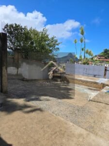 2 Casas muradas e independentes com quintal, podendo expandir, no bairro Chácara Flora, Petrópolis RJ