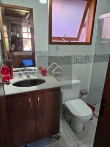 Excelente casa linear, beira de rua com 525 M² de área total em Itaipava, Petrópolis, RJ