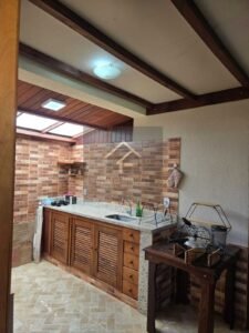 Excelente casa linear, beira de rua com 525 M² de área total em Itaipava, Petrópolis, RJ