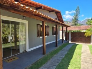 Excelente casa linear, beira de rua com 525 M² de área total em Itaipava, Petrópolis, RJ