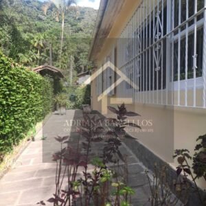 Excelente casa em 2 andares , beira de rua com 550M², Moinho Preto,  Petrópolis RJ