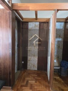 Excelente sala comercial à venda situada na Rua Irmãos D’Ângelo no Centro de Petrópolis, RJ