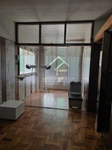 Excelente sala comercial à venda situada na Rua Irmãos D’Ângelo no Centro de Petrópolis, RJ