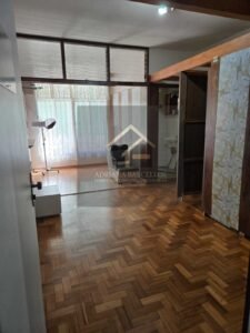 Excelente sala comercial à venda situada na Rua Irmãos D’Ângelo no Centro de Petrópolis, RJ