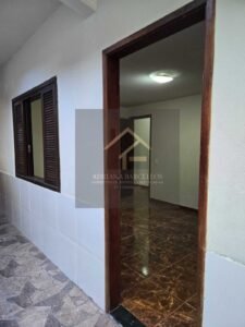 Prédio de 3 andares com 5 apartamentos, sendo 3 apartamentos estão alugados, no bairro Jardim Salvador, Petrópolis, RJ