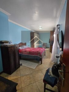 Prédio de 3 andares com 5 apartamentos, sendo 3 apartamentos estão alugados, no bairro Jardim Salvador, Petrópolis, RJ
