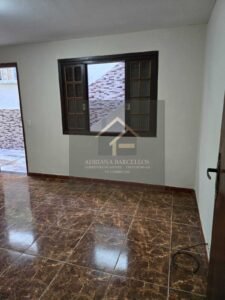 Prédio de 3 andares com 5 apartamentos, sendo 3 apartamentos estão alugados, no bairro Jardim Salvador, Petrópolis, RJ