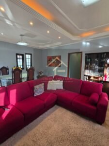 Prédio de 3 andares com 5 apartamentos, sendo 3 apartamentos estão alugados, no bairro Jardim Salvador, Petrópolis, RJ