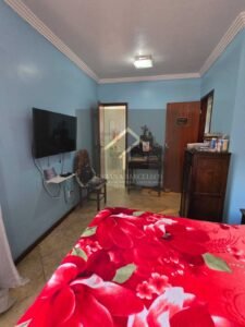 Prédio de 3 andares com 5 apartamentos, sendo 3 apartamentos estão alugados, no bairro Jardim Salvador, Petrópolis, RJ