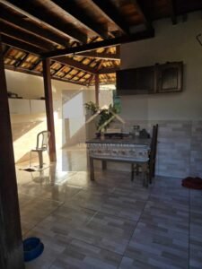 Prédio de 3 andares com 5 apartamentos, sendo 3 apartamentos estão alugados, no bairro Jardim Salvador, Petrópolis, RJ