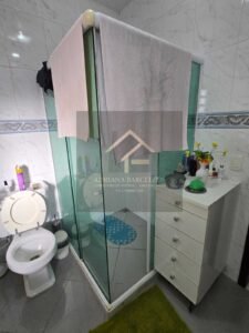 Prédio de 3 andares com 5 apartamentos, sendo 3 apartamentos estão alugados, no bairro Jardim Salvador, Petrópolis, RJ
