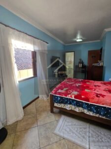 Prédio de 3 andares com 5 apartamentos, sendo 3 apartamentos estão alugados, no bairro Jardim Salvador, Petrópolis, RJ