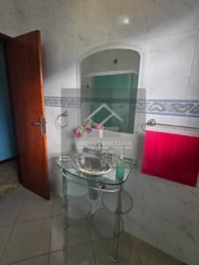 Prédio de 3 andares com 5 apartamentos, sendo 3 apartamentos estão alugados, no bairro Jardim Salvador, Petrópolis, RJ