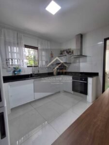 Linda Casa com amplo terraço podendo ser construído outro imóvel no Bataillard, Petrópolis, RJ