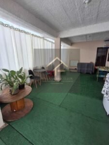 Linda Casa com amplo terraço podendo ser construído outro imóvel no Bataillard, Petrópolis, RJ