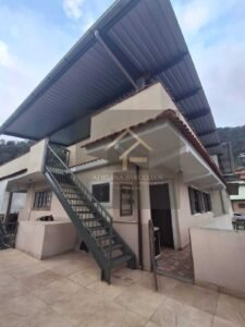 Linda Casa com amplo terraço podendo ser construído outro imóvel no Bataillard, Petrópolis, RJ