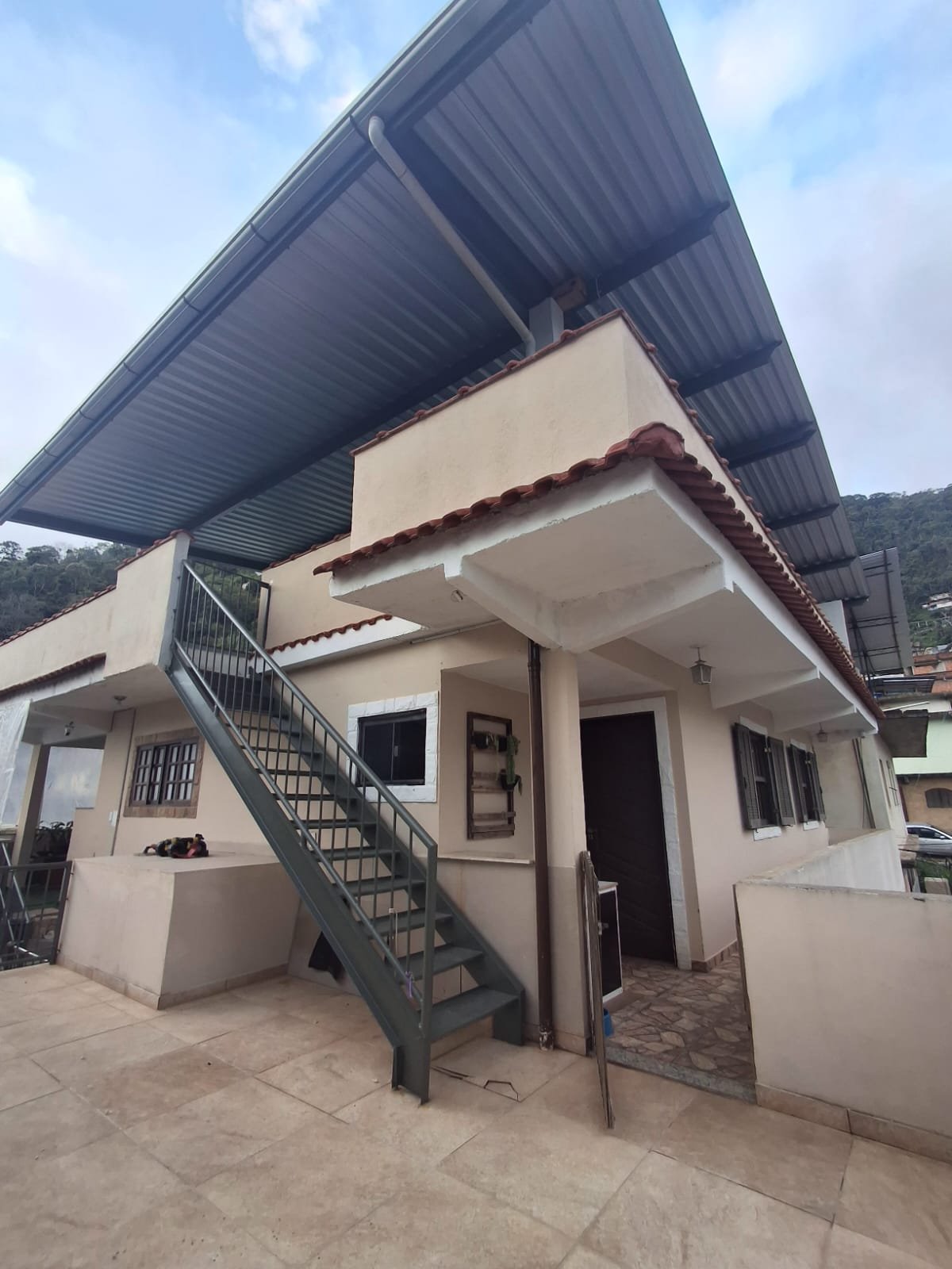 Linda Casa com amplo terraço podendo ser construído outro imóvel no Bataillard, Petrópolis, RJ