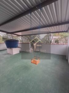 Linda Casa com amplo terraço podendo ser construído outro imóvel no Bataillard, Petrópolis, RJ