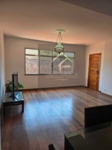 Linda Casa de 2 andares beira de rua no bairro Cremerie, Petrópolis, RJ