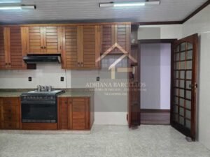 Linda Casa de 2 andares beira de rua no bairro Cremerie, Petrópolis, RJ