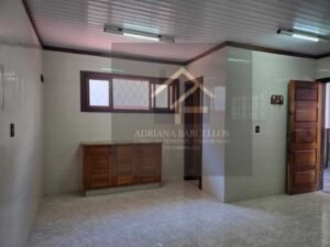 Linda Casa de 2 andares beira de rua no bairro Cremerie, Petrópolis, RJ