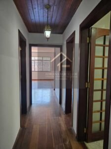 Linda Casa de 2 andares beira de rua no bairro Cremerie, Petrópolis, RJ