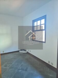Linda Casa de 2 andares beira de rua no bairro Cremerie, Petrópolis, RJ