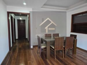 Linda Casa de 2 andares beira de rua no bairro Cremerie, Petrópolis, RJ