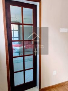 Linda casa tipo apartamento no térreo, com quintal privativo, no bairro Floresta, Petrópolis RJ
